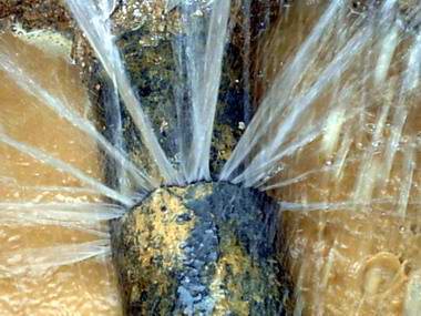 管網漏水.jpg 管網漏水.jpg